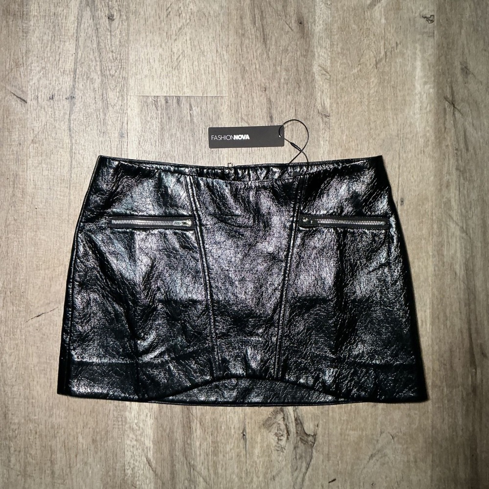 Fashion Nova Black Crinkle Faux Leather Mini Skirt Size L NWT Zip Y2K Club